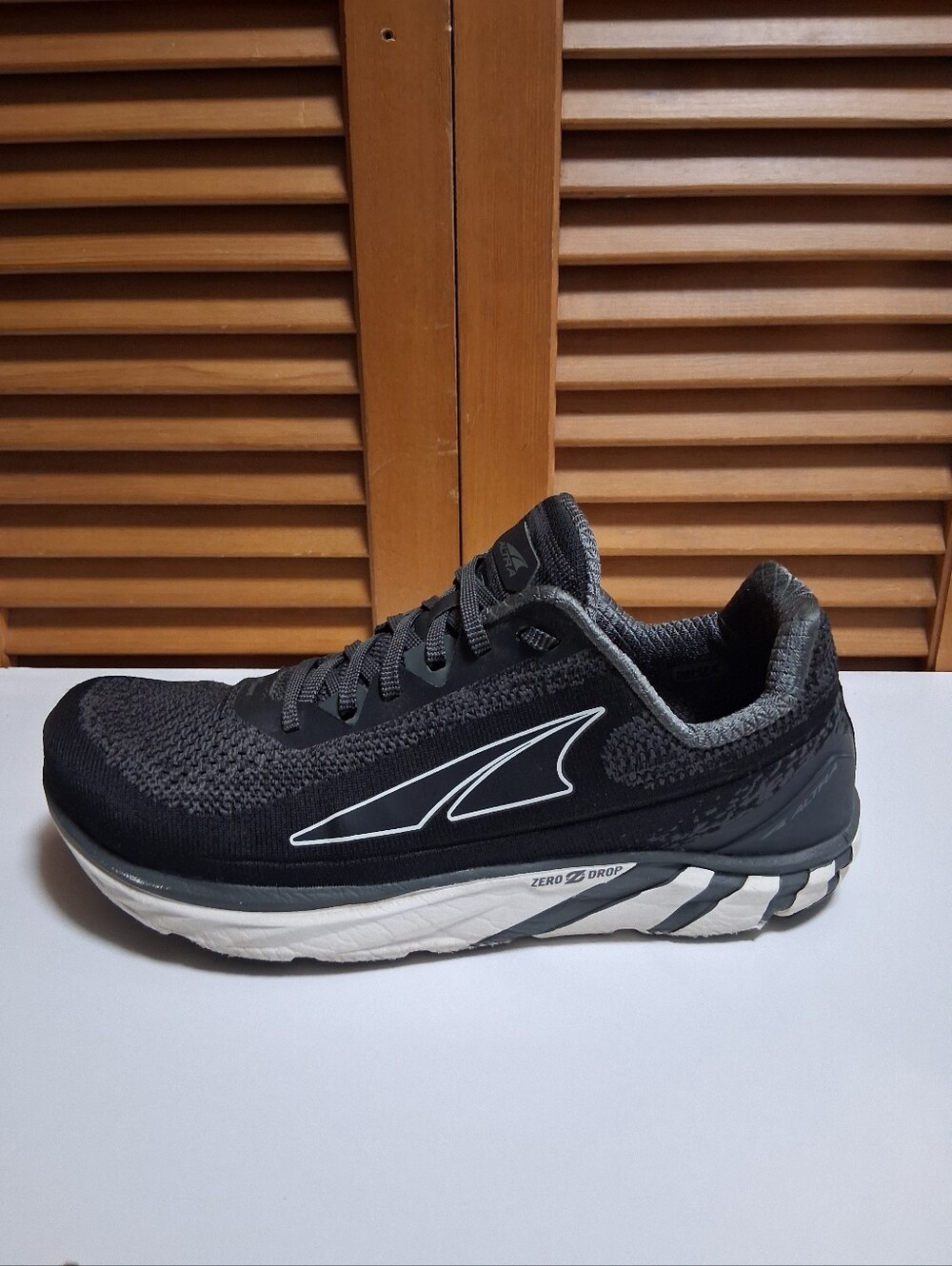 Altra Mens Torin Plush 4 Mens Running Shoes Size 9 Black Gray ALM1937K020